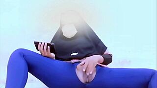 cewek hijab indo santai di rumah sambil nonton
