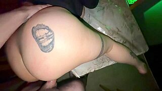 milf argentina de grandes tetas tiene sexo con un pendejo virgen