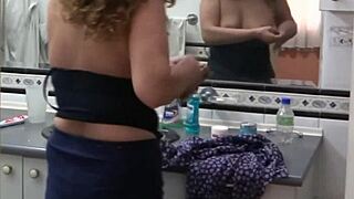 Den latina kone i lingeri forbereder sig på at kneppe, elsker hans store pik mens hun bliver set på