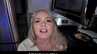 Povmom4k - MILF mačeha Lisey Sweet nabijana z ogromnim kurcem pastorčka