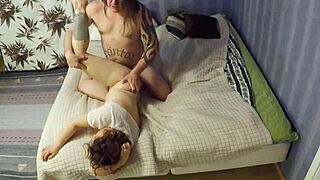 Любительская пухлая жена трахает как профи.