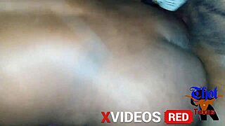 都市苗条黑人熟女在阴部操会中狂野