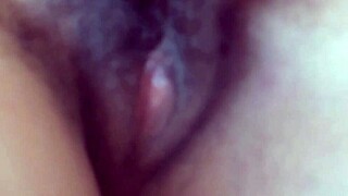 Fan, ertappade styvmammas stora håriga fitta efter vild knullsession!