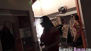 ميلف في الثقب السري بصدر ضخم تأخذ ضربة قوية