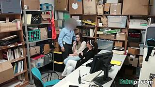 继母和继女偷东西被抓，现在办公室里被猛插