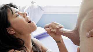 Asian Babe Dana Vespoli two white cocks ke saath hardcore threesome mein