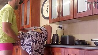 WTF! Właśnie pieprzyłem moją macochę i nagrałem wszystko na telefon