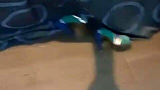 Kijken naar mijn Latina vrouw Azul die geneukt wordt voor verjaardag POV kick