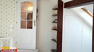 هي، تحققي من ثلاثية جيل 50 عامًا مع شقراء 18+ مراهقة!