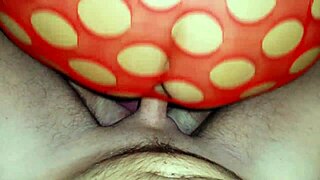 हेय, क्या वॉर्म फुट होल से उसकी पस्सी तक घुस गया?