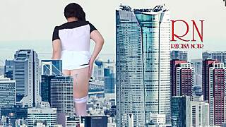 Wanita gergasi tanpa seluar dalam berjalan di bandar macam King Kong, apa rancaknya!