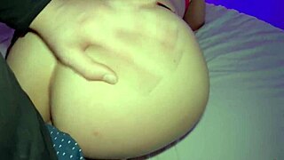 Plavolaska žena najboljšega prijatelja jebana vsako večer med njegovim potovanjem