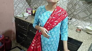 Gorąca piękna milf Bhabhi w parnym roleplay z niewinnym Devarem. Gotowa na indyjski XXX?