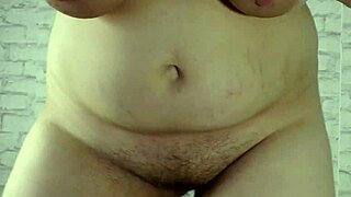 Jeg længes efter rå kondomfri sex med min store-pattede varme kone