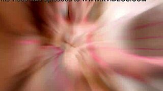 Dziewczyny cieszą się dzikim analnym fistowaniem i sesją creampie