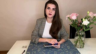 Stemor kommer hårdt i bukserne fanget af stedsøn på kontoret