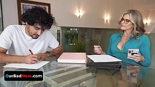 Cherry belooft hete pret aan Rico 's nachts