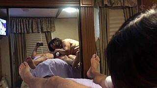 Vuoi vedere un pompino caldo dalla mia moglie?