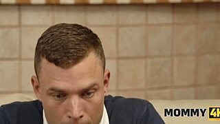 疯狂法国熟女大胸暴露出轨