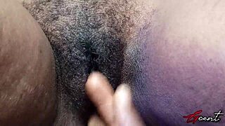 เธอสั่งให้ฉันเล่นกับหีกว้างของเธอตอนคุยมัสซาจสกปรก