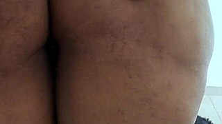 Știe mama vitregă să sugă pula mea mare așa?