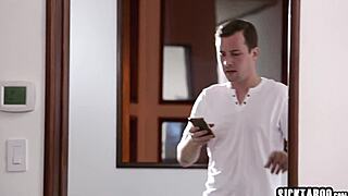 Мръсен тип лиже мократа тесна путка на зряла с голям кур