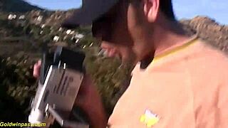 แม่เลี้ยงเที่ยวเซ็กซ์สาธารณะครั้งแรกกับนักท่องเที่ยว