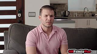 Groot hard diner voor vrouw Dee Williams en 18+ stiefdochter Vanna Bardot door perverse stiefvader