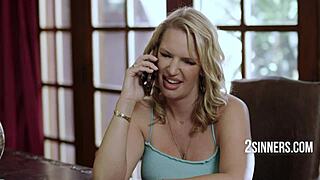 Pridružim se mačehi v stranski službi z hardcore blondino na jebanju