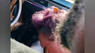 सेक्सी मिल्फ पार्किंग में हेड देती हुई लगभग पकड़ी गई! 😱