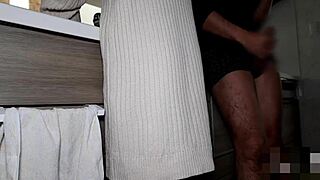 Casalinga giapponese Mai riceve creampie dal partner dell'affare in azione selvaggia!