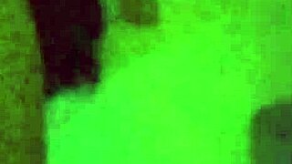 窓際で隣人を捕まえてアナル貫通、みんなが見てる中隠れる