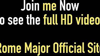 饥渴的Kiki Daire，现在深喉Rome Major的巨大鸡巴！