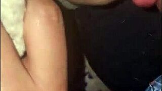 员工先给女友美味口交再猛操她