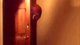 Mfw完整电影2002展开与丈夫的复古出轨故事。