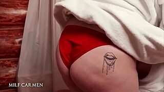 שתי לסביות עם תחת גדול קודחות אחת את השנייה חזק בקליפ ביתי