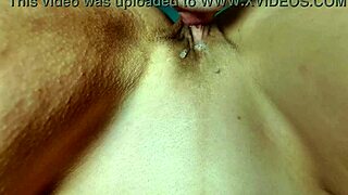 MILF riceve cunnilingus bagnato e sbavoso