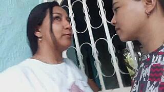 मैंने पेट के लिए धन्यवाद में वेट के साथ लेस्बियन सेक्स किया