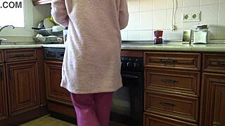 Indijska bhabhi, probaj moju spermu posle pokazivanja mog ogromnog kurca