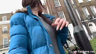 Oye amigo, mira a esta amateur británica enseñando sus tetitas lindas en público!