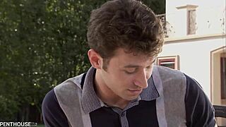 Penthousegold com - Milf berambut coklat McKenzie Lee deepthroat kontol besar. Dia digenjot keras di kolam renang.