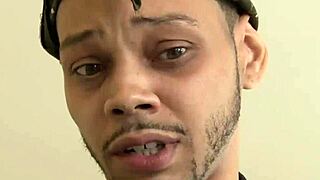 Pode Parar de Foder a Bunda da Minha Mãe por um Segundo?