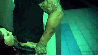 继母在厨房用狂野捆绑支配18+少女