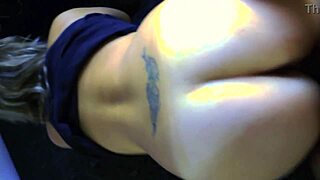 बड़ी गंद वाली मिल्फ पर्की नेचुरल टिट्स के साथ पेट पर स्टीमी कमशॉट लेती है