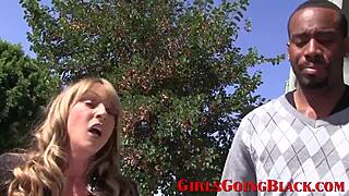 Cougar agente inmobiliaria seduce a inquilino BBC con habilidades maduras