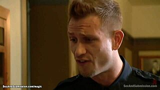 Guardas de segurança fodem milf amarrada no anal: Ela consegue gozar?