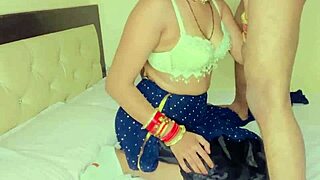 Oh mand, indisk stemor knepper stedsøn på kontor, så hedt, hindi stemme gør det vildere, ya know!