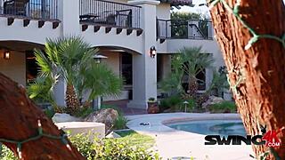 Tipos afortunados follan a chicas calientes 😍