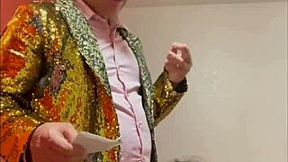 マクヘンリー・クルーザーがスタンドアップコメディショーでフェラ