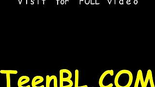 جمال شبه قانوني مغلوب على أمره من قبل قضيب عملاق